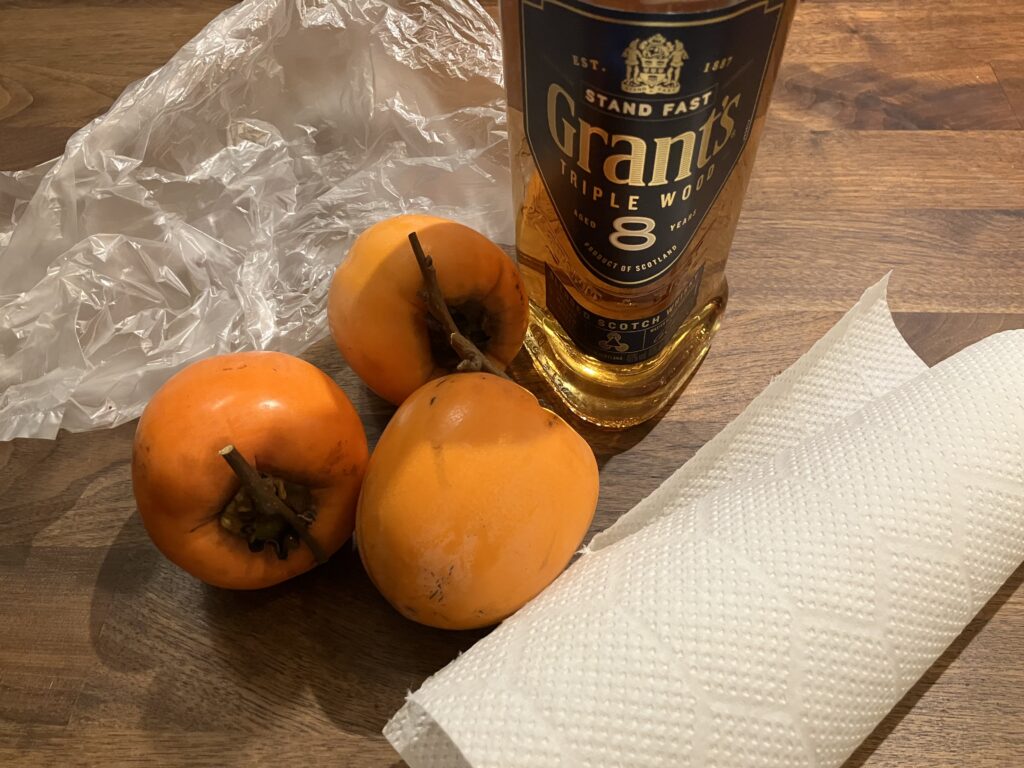 渋柿をウイスキーで渋抜き