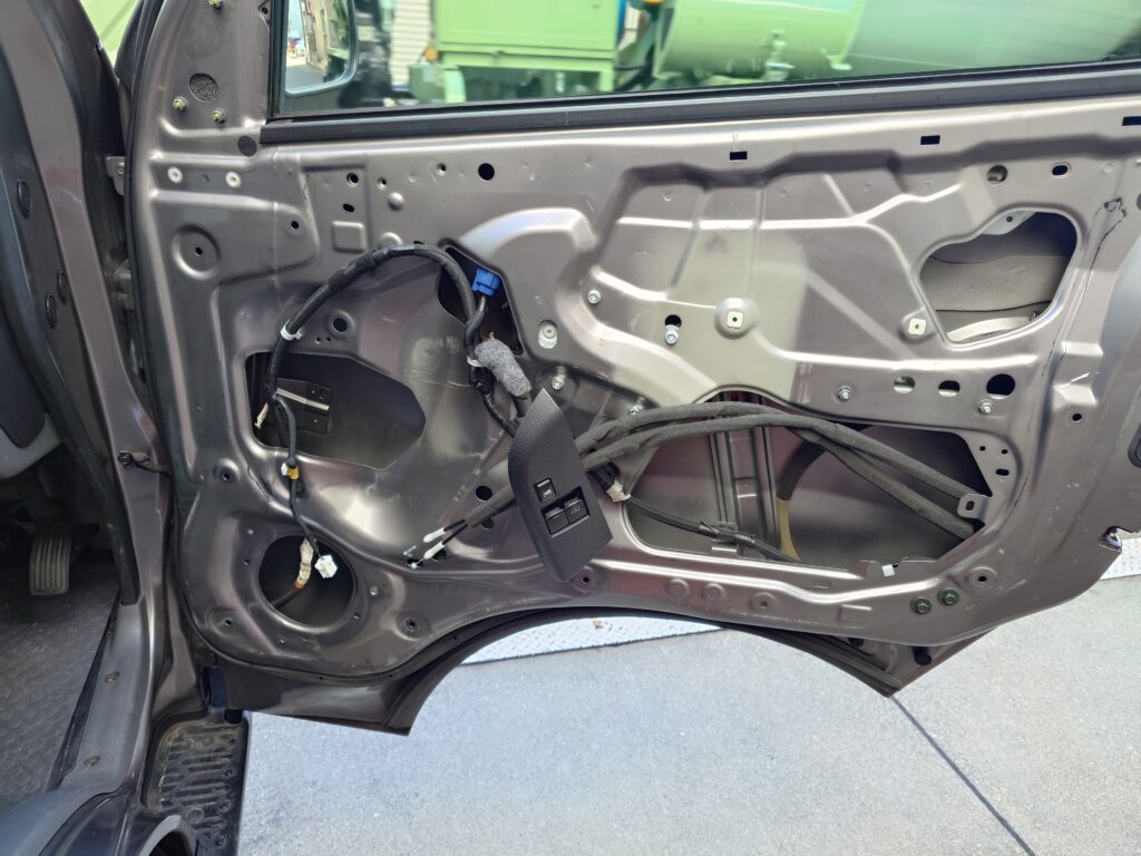 日産NV350キャラバンのデッドニング（騒音、ロードノイズ対策）