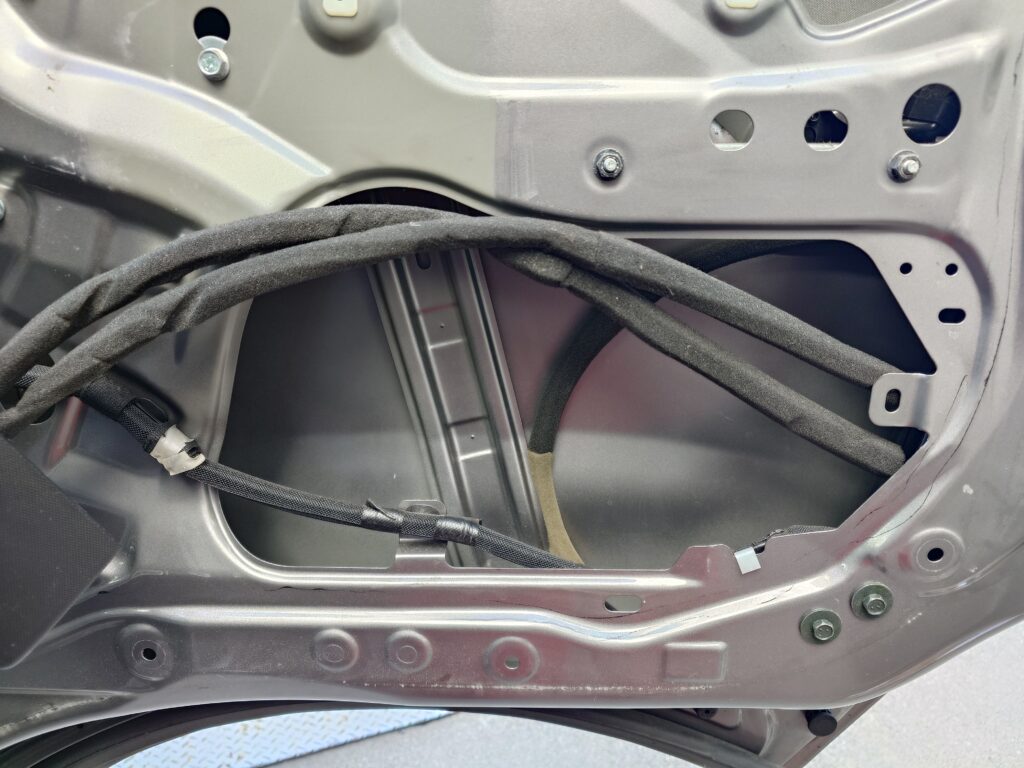 日産NV350キャラバンのデッドニング（騒音、ロードノイズ対策）