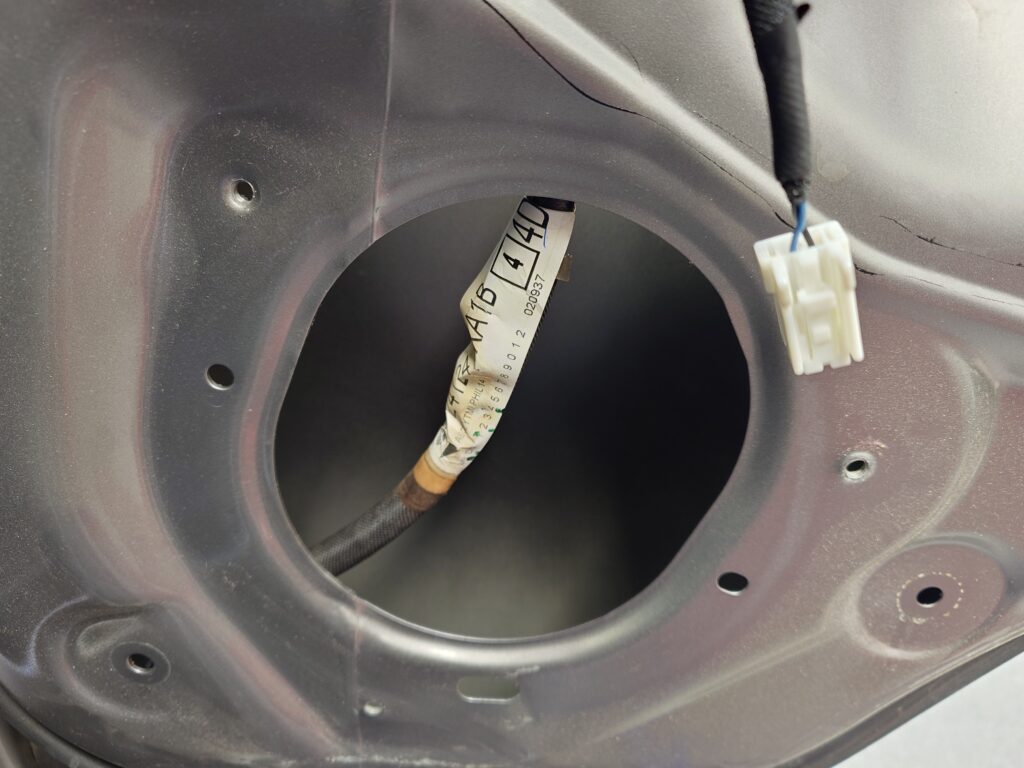 日産NV350キャラバンのデッドニング（騒音、ロードノイズ対策）