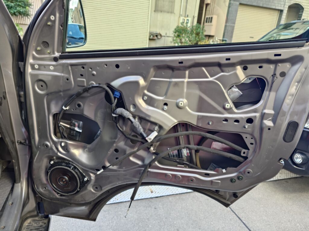 日産NV350キャラバンのデッドニング（騒音、ロードノイズ対策）