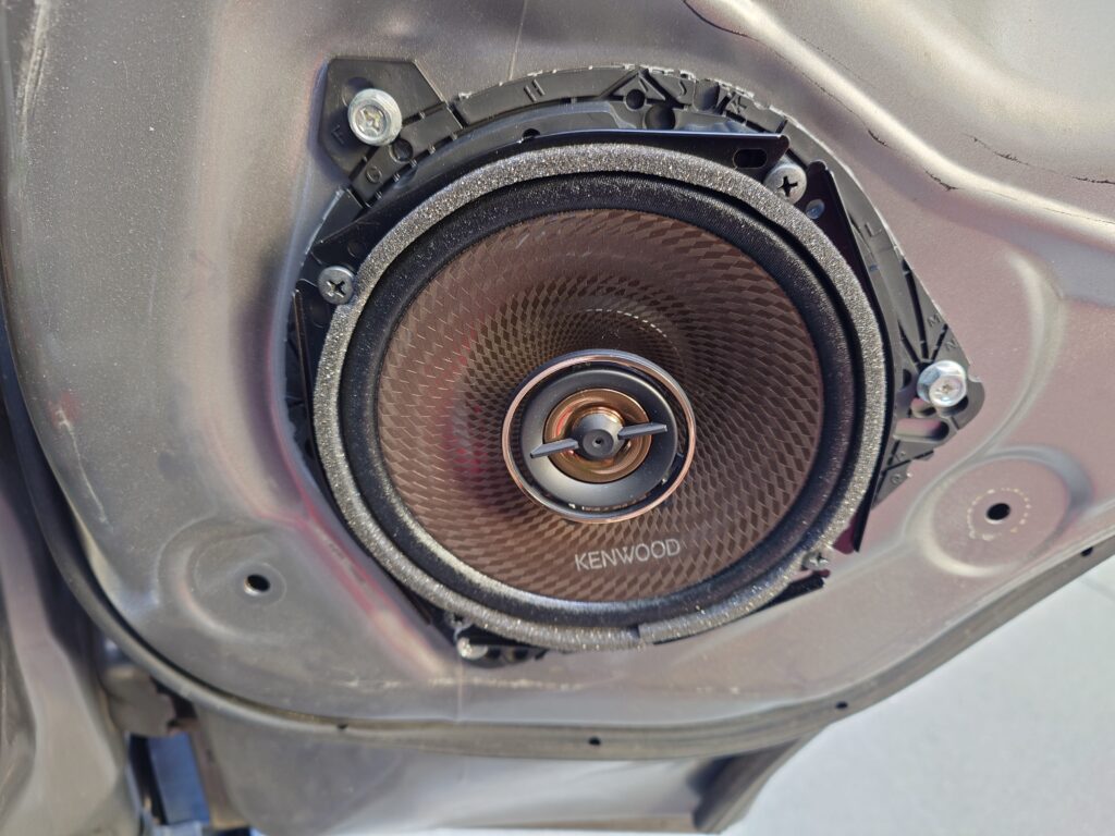 日産NV350キャラバンのデッドニング（騒音、ロードノイズ対策）