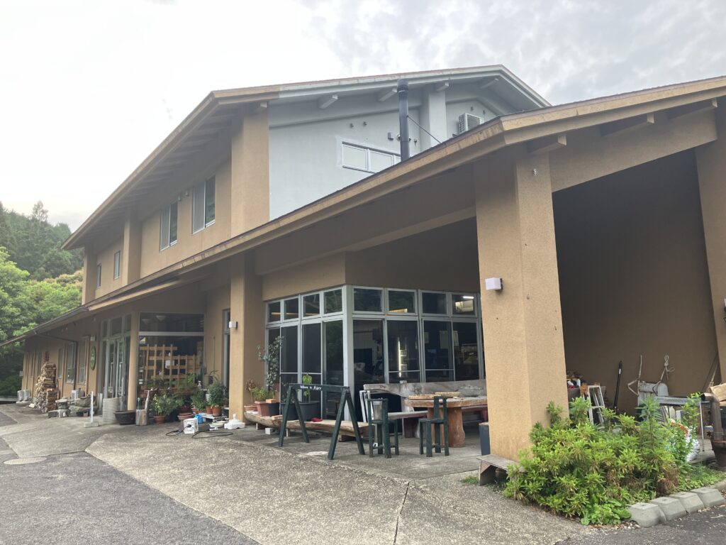 四季芳る 美郷の湯 RVパーク、温泉宿併設のオートキャンプ場