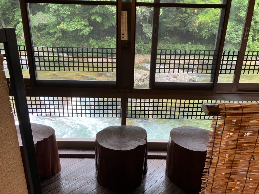 はづ別館から見える宇連川